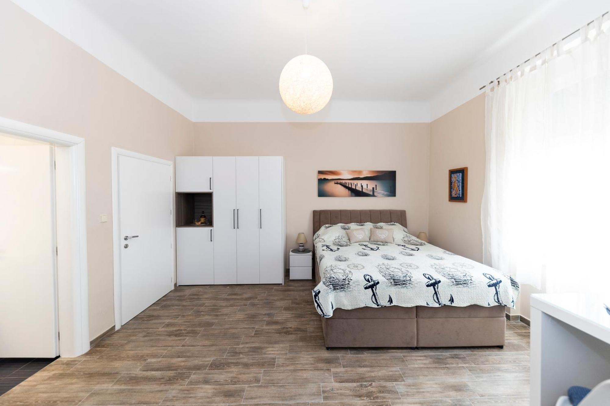 Apartment & Kolovare 1,