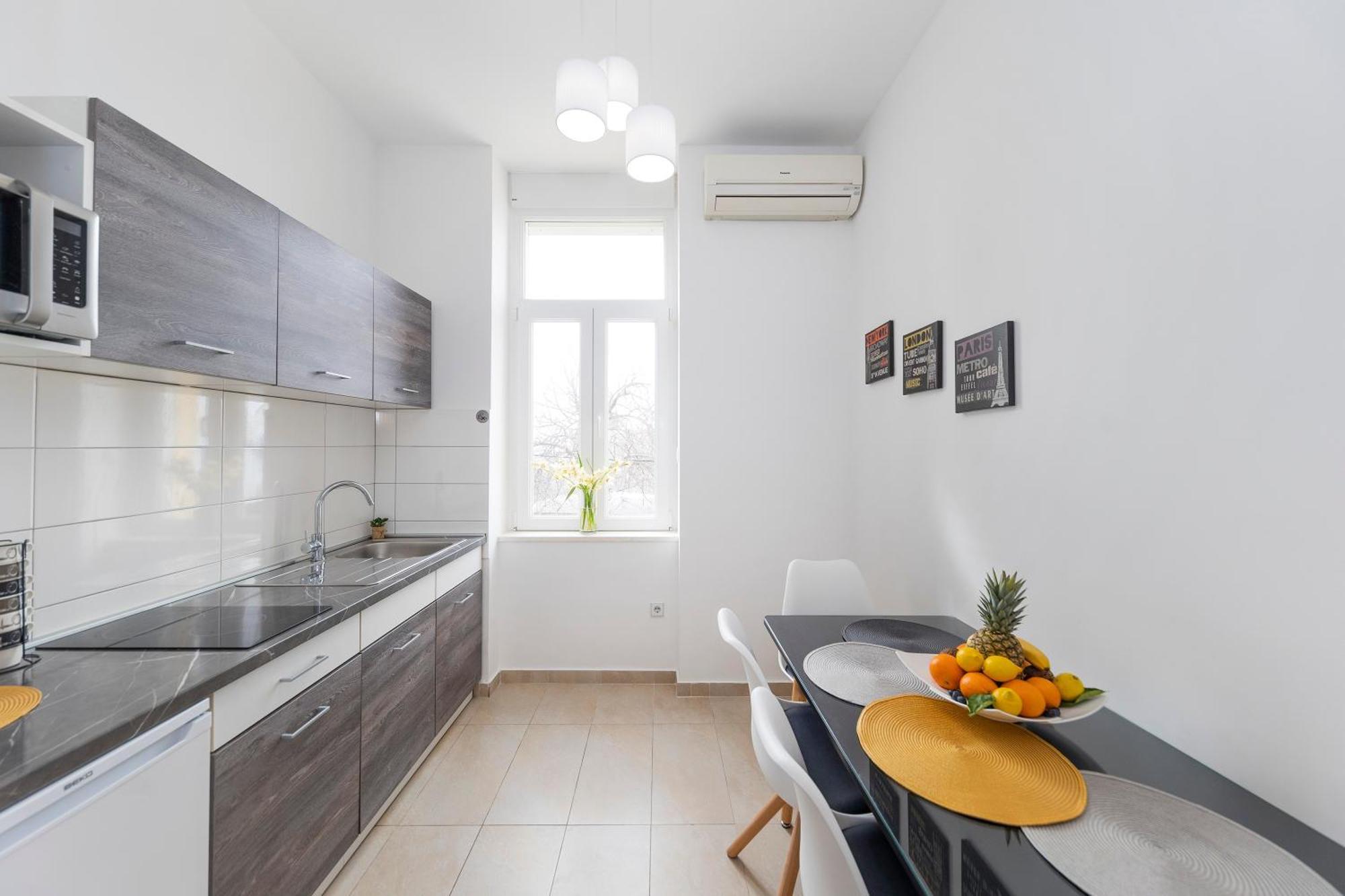 Apartment & Kolovare 1, *