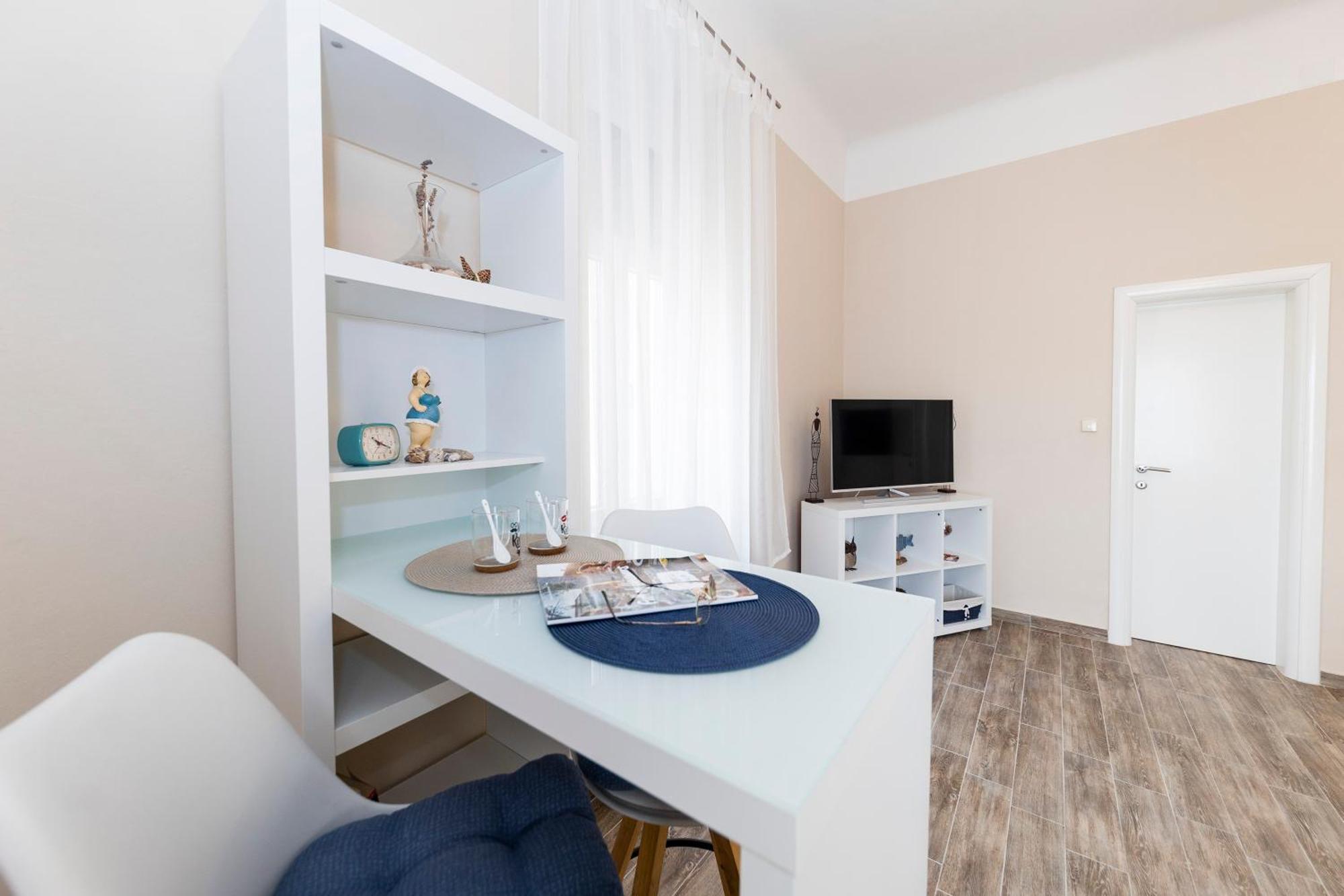 & Kolovare 1, Apartment
