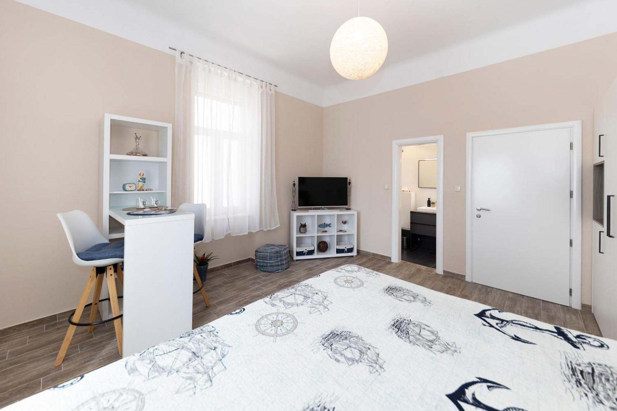 & Kolovare 1, Apartment