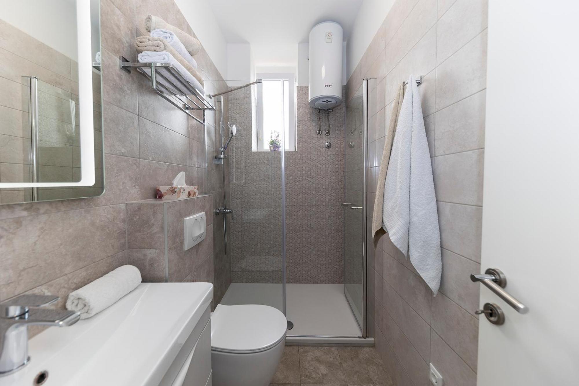 Apartment & Kolovare 1,