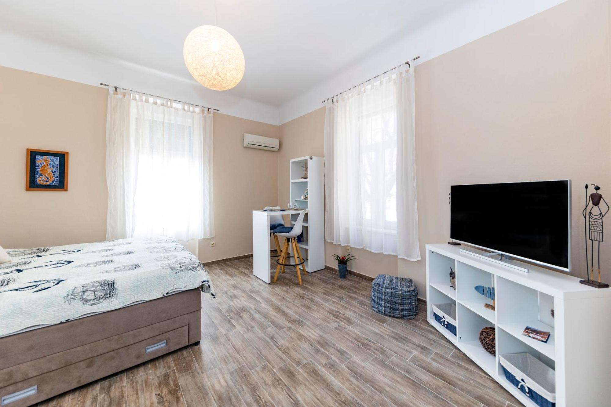 Apartment & Kolovare 1, *